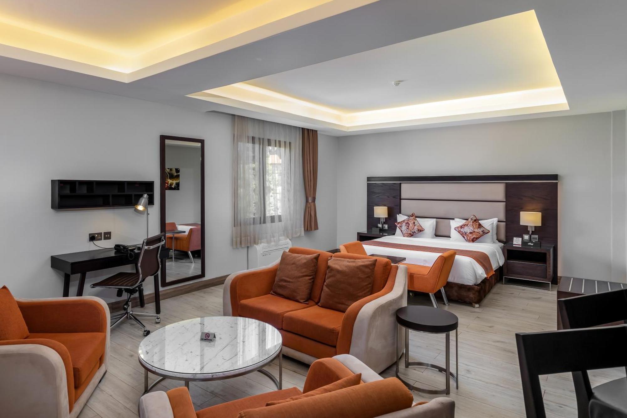 The Athena Hotel Kampala Esterno foto